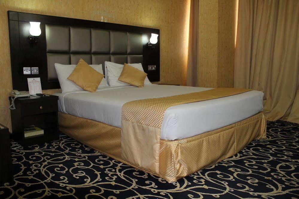 Rafee Hotel ドバイ エクステリア 写真